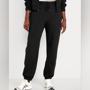 🖤 It's Giving Carolyn ~ Dynamic Fleece High-Rise Black Joggers w/ Zip Pockets